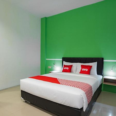 Oyo Flagship 1575 Urban 18 Hotel Surabaia Exterior foto