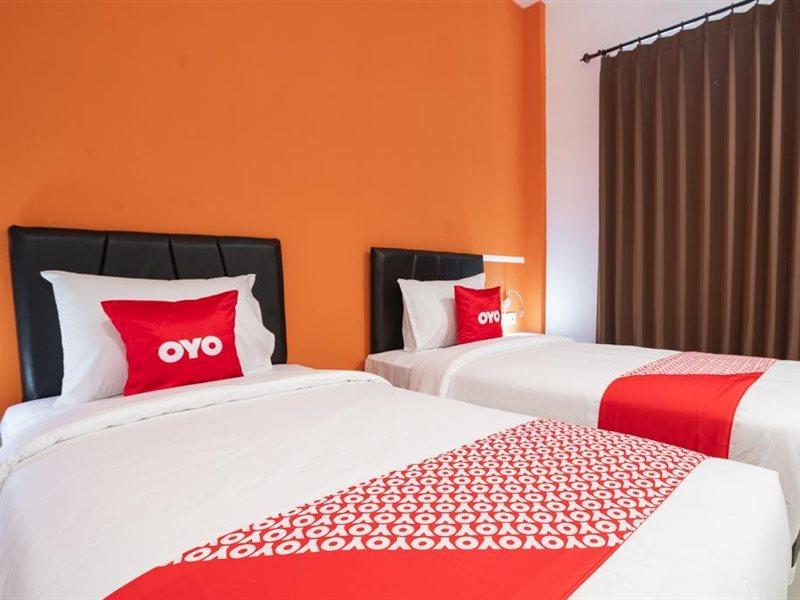 Oyo Flagship 1575 Urban 18 Hotel Surabaia Exterior foto