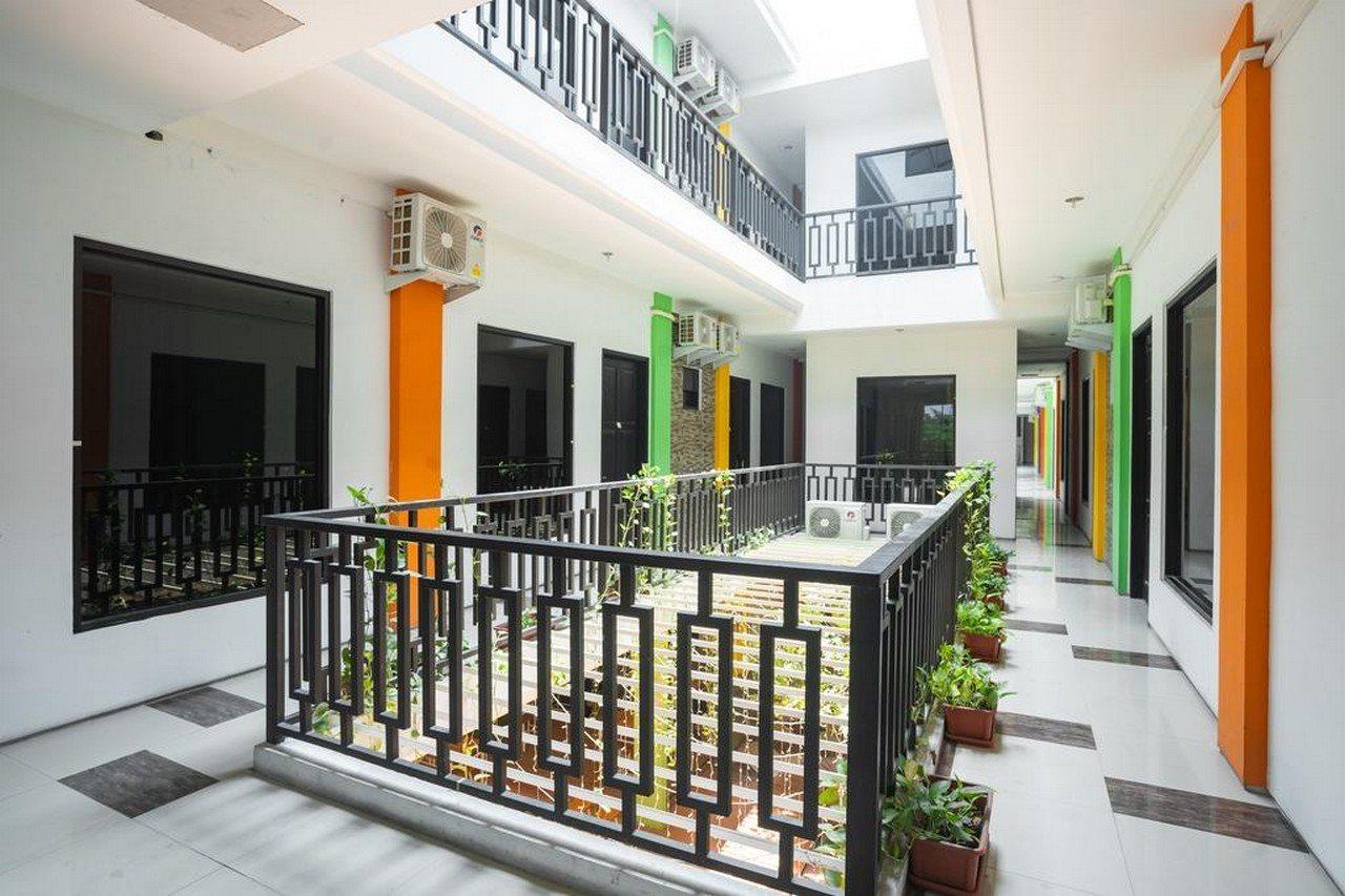 Oyo Flagship 1575 Urban 18 Hotel Surabaia Exterior foto