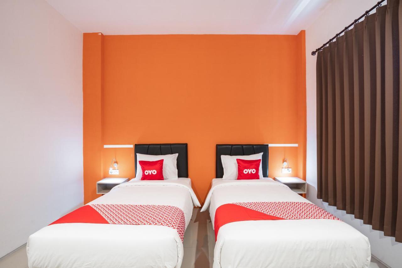 Oyo Flagship 1575 Urban 18 Hotel Surabaia Exterior foto