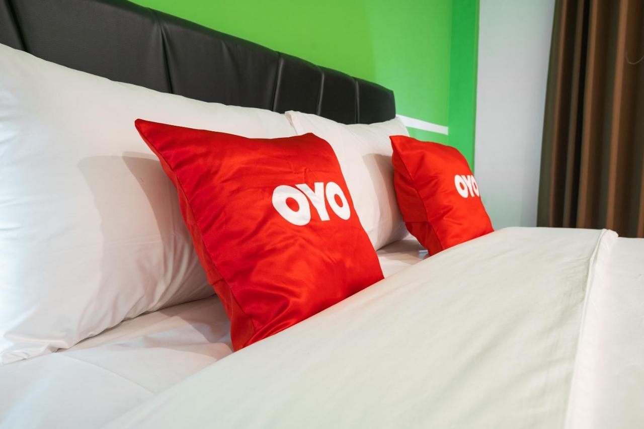 Oyo Flagship 1575 Urban 18 Hotel Surabaia Exterior foto