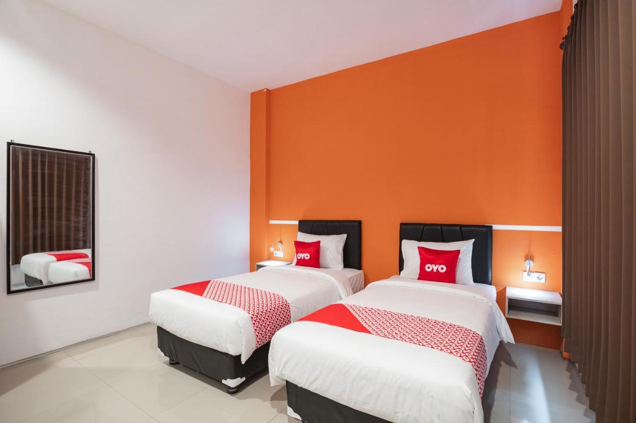 Oyo Flagship 1575 Urban 18 Hotel Surabaia Exterior foto