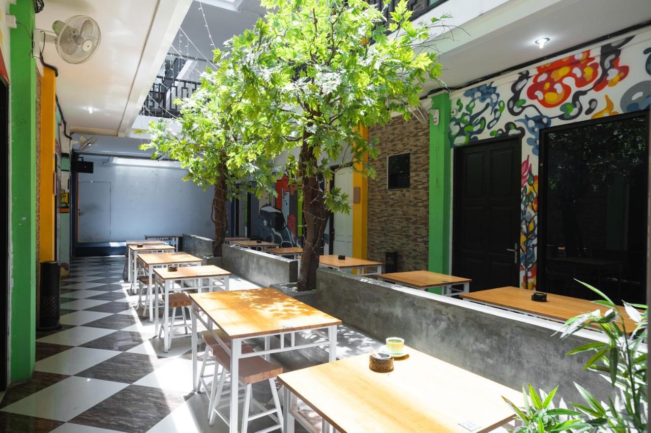 Oyo Flagship 1575 Urban 18 Hotel Surabaia Exterior foto