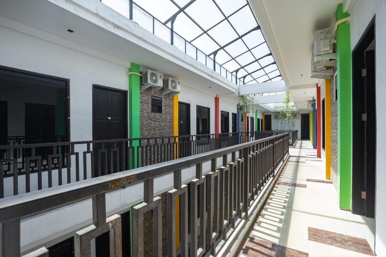 Oyo Flagship 1575 Urban 18 Hotel Surabaia Exterior foto