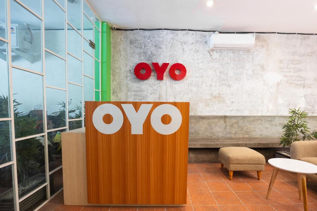 Oyo Flagship 1575 Urban 18 Hotel Surabaia Exterior foto