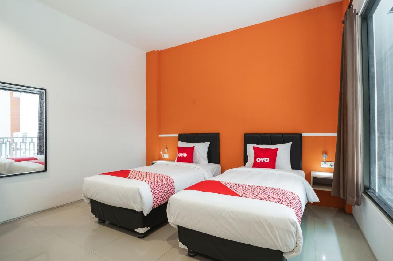 Oyo Flagship 1575 Urban 18 Hotel Surabaia Exterior foto