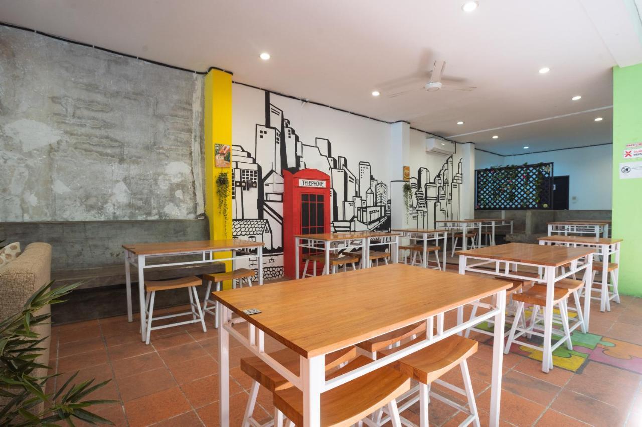 Oyo Flagship 1575 Urban 18 Hotel Surabaia Exterior foto