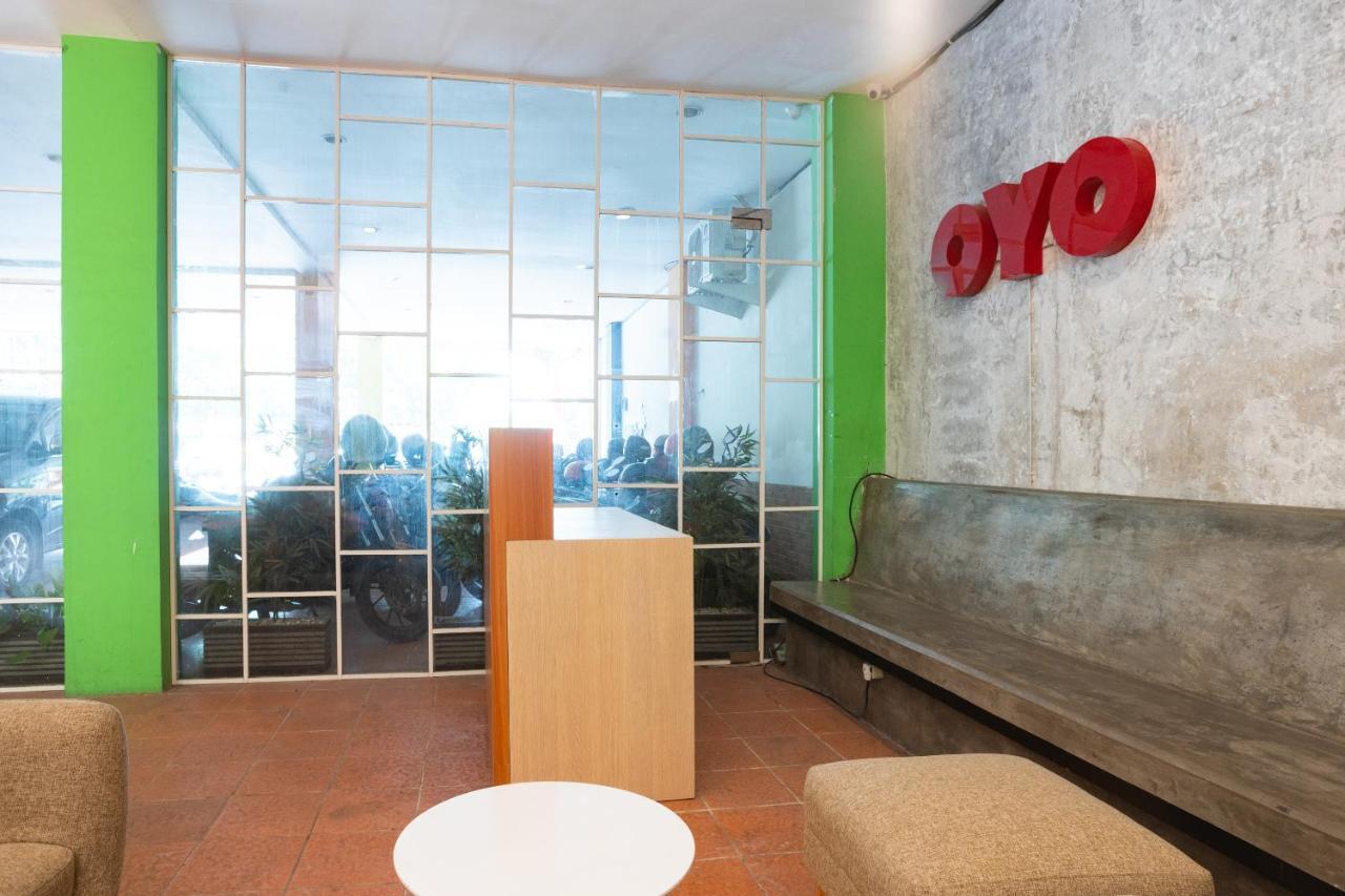 Oyo Flagship 1575 Urban 18 Hotel Surabaia Exterior foto